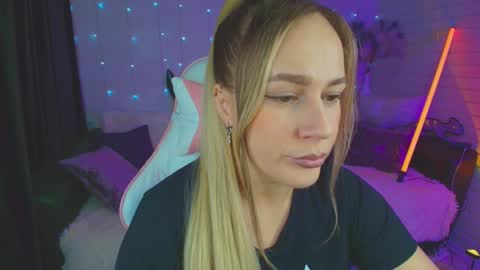 Dia  online show from January 23, 10:11 pm