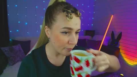 Dia  online show from February 21, 10:37 pm