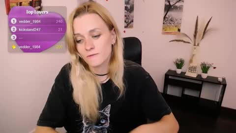 Mia online show from September 22, 7:51 am