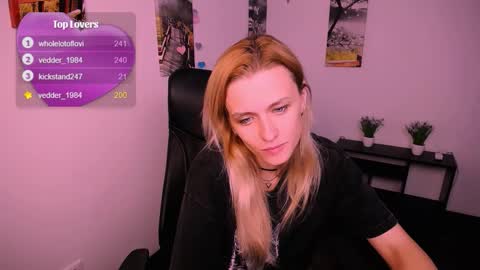 Mia online show from September 26, 6:22 am