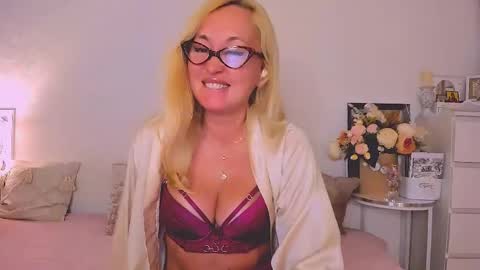 sweetdream eva online show from April 22, 4:42 am