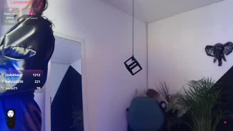 Snapshot of perla_campbell chatting on March 12, 5:13 am online show from March 12, 5:13 am