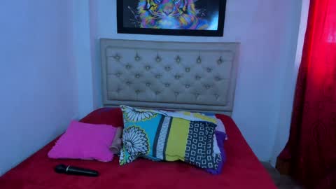 perla_kpop_ online show from April 24, 8:11 pm