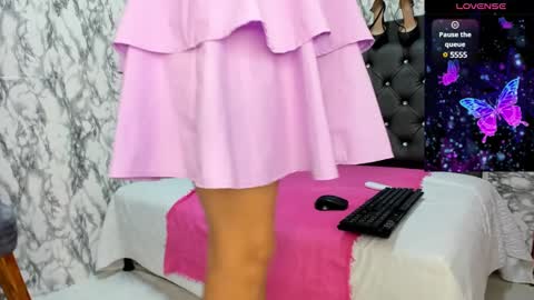 Perla Thompson online show from February 5, 9:29 pm