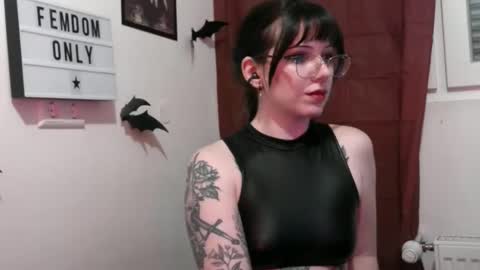 Persephone online show from April 28, 12:09 pm