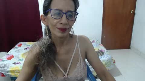 Snapshot of pervert_milf4uu_4 chatting on October 8, 4:17 am luz online show from October 8, 4:17 am