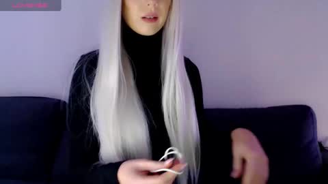 Isabella online show from January 4, 9:00 am