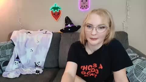 Snapshot of petite_cupcake chatting on September 26, 6:38 pm Little cupcake online show from September 26, 6:38 pm