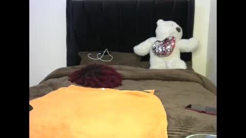 Snapshot of petite_lavi2 chatting on February 2, 12:02 pm petite_lavi2 online show from February 2, 12:02 pm