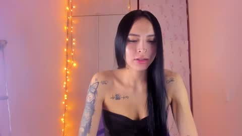 Snapshot of petite_linda chatting on March 5, 2:14 am Linda online show from March 5, 2:14 am