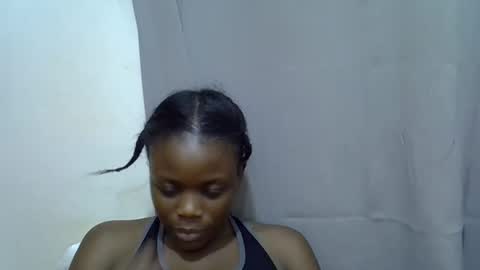 Snapshot of petite_melan chatting on September 19, 9:47 pm petite_melan online show from September 19, 9:47 pm