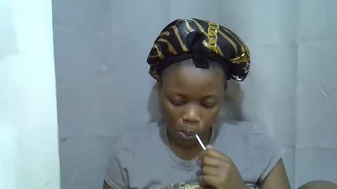 Snapshot of petite_melan chatting on October 1, 6:13 pm petite_melan online show from October 1, 6:13 pm