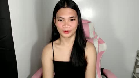 petite_pauline online show from March 6, 1:39 pm