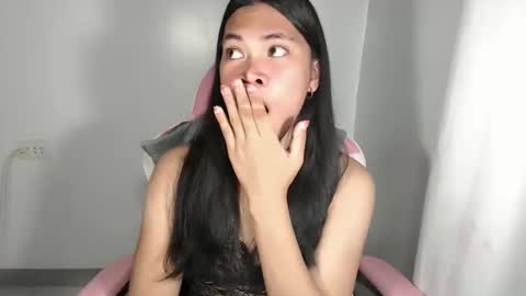 petite_pauline online show from March 17, 5:28 pm