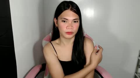 petite_pauline online show from March 5, 8:10 am