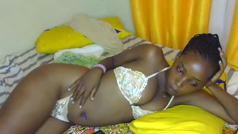 Snapshot of petite_tanya chatting on January 25, 5:07 am Tanya online show from January 25, 5:07 am
