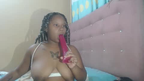 petitechocolatemommy online show from December 19, 7:44 am