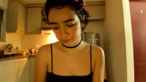 Lunna online show from March 31, 1:27 am