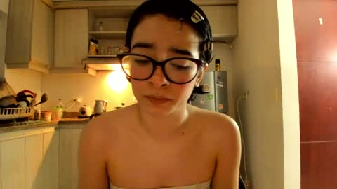 Lunna online show from April 11, 2:06 am