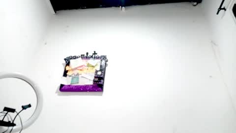 danna online show from December 18, 4:28 am