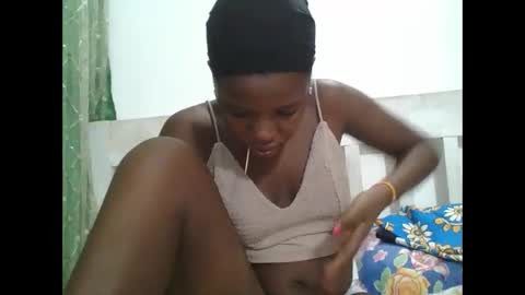 petitesweetchiq online show from February 16, 7:25 pm