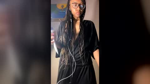 petitetingz online show from June 26, 6:36 am