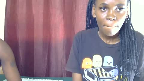 petitevixenn online show from July 13, 12:06 pm