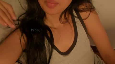 Snapshot of petitgirl_ chatting on March 5, 8:01 pm J A S S online show from March 5, 8:01 pm
