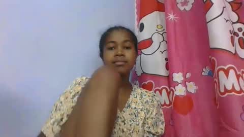 phania185885 online show from April 25, 1:41 pm