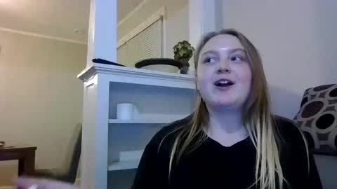 Snapshot of phatassblond chatting on February 11, 3:08 am PhatAssBlond online show from February 11, 3:08 am