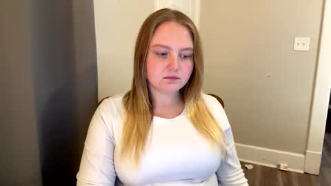 Snapshot of phatassblond chatting on January 25, 5:37 pm PhatAssBlond online show from January 25, 5:37 pm