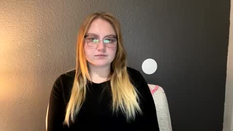 Snapshot of phatassblond chatting on February 24, 8:58 pm PhatAssBlond online show from February 24, 8:58 pm