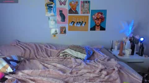 Snapshot of phoenixvale chatting on September 18, 5:00 pm Phoenixvale Pls follow me online show from September 18, 5:00 pm