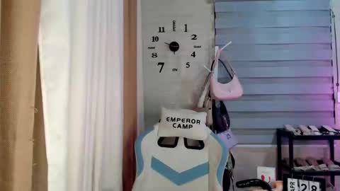 Pia online show from April 29, 5:30 pm