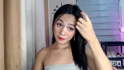 Pia online show from April 23, 6:10 pm