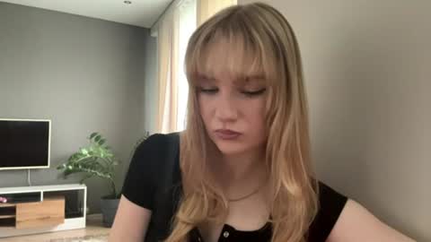 Kristie online show from June 18, 11:42 pm