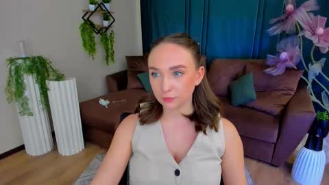 Snapshot of pieceofinspiration chatting on October 12, 7:38 pm Emelie online show from October 12, 7:38 pm