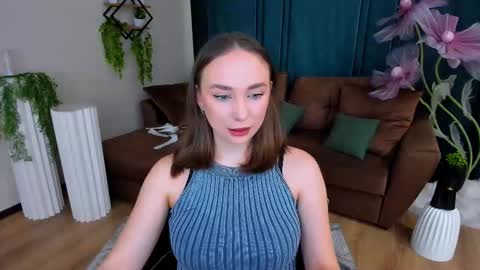 Snapshot of pieceofinspiration chatting on October 19, 7:05 pm Emelie online show from October 19, 7:05 pm