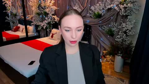 Snapshot of pieceofinspiration chatting on December 28, 10:36 am Emelie online show from December 28, 10:36 am
