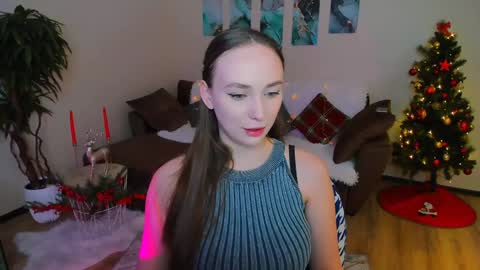 Snapshot of pieceofinspiration chatting on January 17, 4:17 am Emelie online show from January 17, 4:17 am