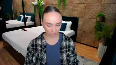 Snapshot of pieceofinspiration chatting on October 3, 10:20 am Emelie online show from October 3, 10:20 am