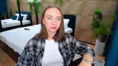 Snapshot of pieceofinspiration chatting on September 21, 10:14 am Emelie online show from September 21, 10:14 am