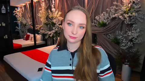 Snapshot of pieceofinspiration chatting on December 16, 11:01 am Emelie online show from December 16, 11:01 am