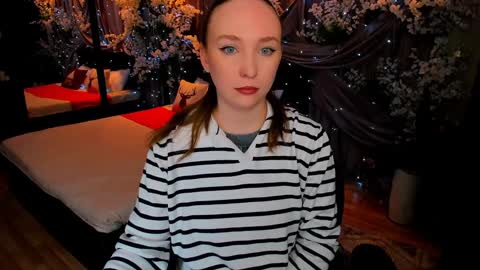 Snapshot of pieceofinspiration chatting on December 11, 10:03 am Emelie online show from December 11, 10:03 am
