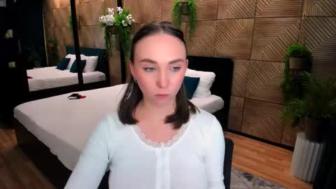 Snapshot of pieceofinspiration chatting on October 6, 10:21 am Emelie online show from October 6, 10:21 am