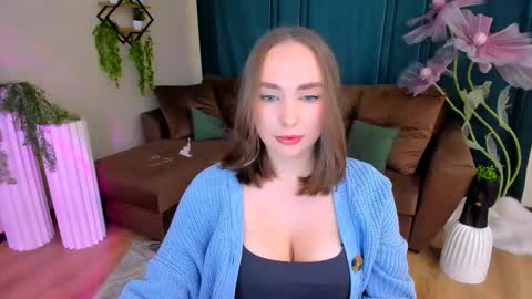 Snapshot of pieceofinspiration chatting on September 17, 7:45 pm Emelie online show from September 17, 7:45 pm