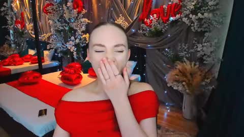 Snapshot of pieceofinspiration chatting on February 15, 10:22 am Emelie online show from February 15, 10:22 am
