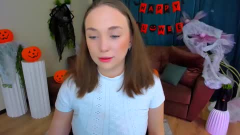 Emelie online show from November 5, 11:15 am