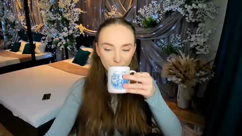 Snapshot of pieceofinspiration chatting on March 9, 10:19 am Emelie online show from March 9, 10:19 am