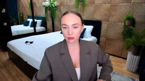 Snapshot of pieceofinspiration chatting on September 19, 7:57 pm Emelie online show from September 19, 7:57 pm